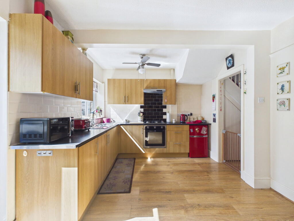 House in Torquay, Torbay - More