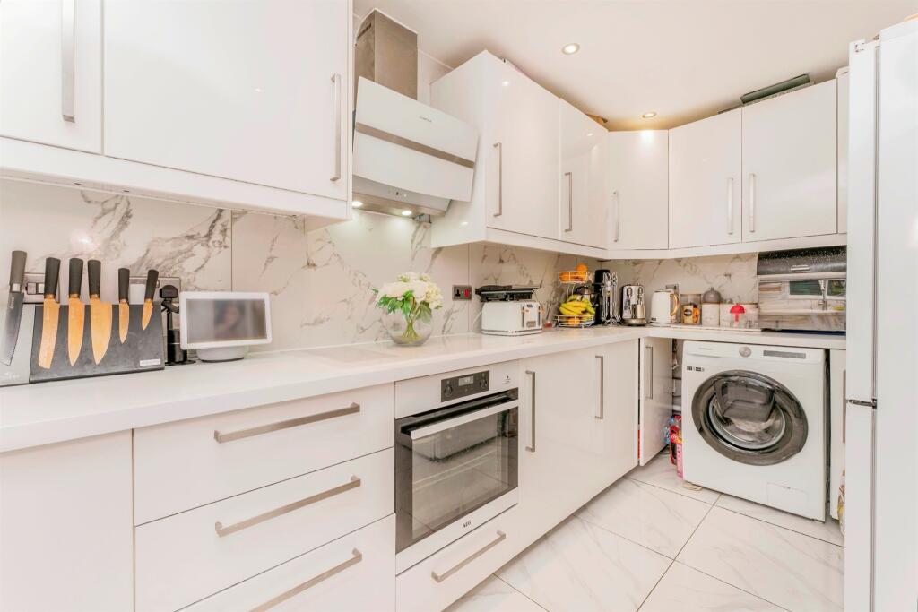 House in Higham Ferrers, North Northamptonshire - More
