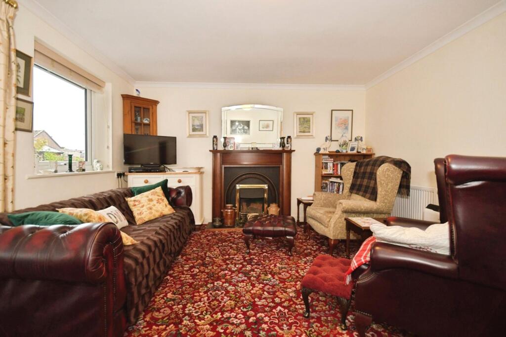 House in High Peak, Chapel-en-le-Frith - More