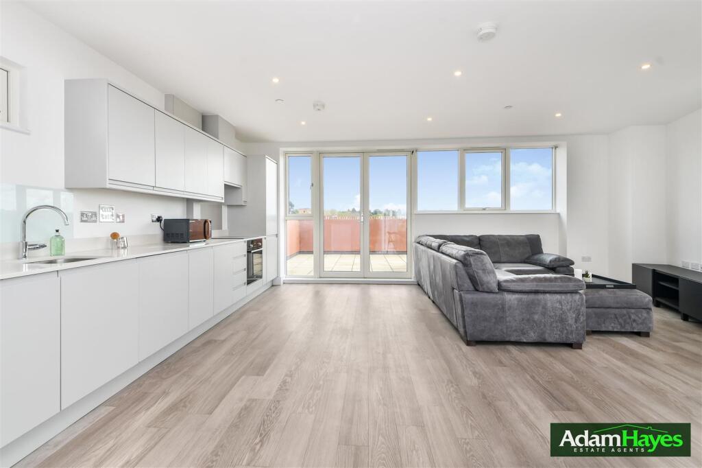 Main image of property: Edgewood Mews, Finchley, N3