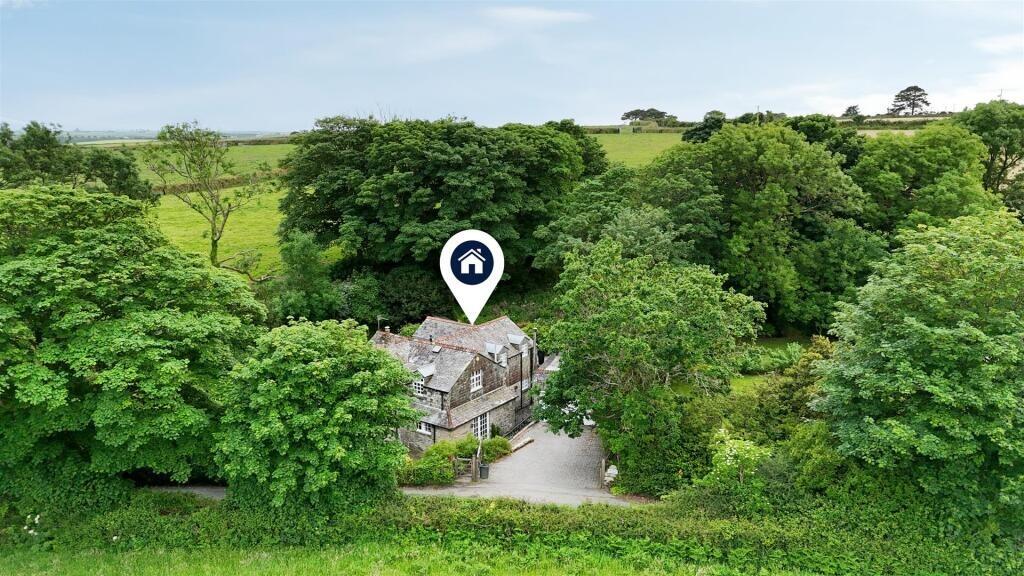 Wendron, Charming home with approx 6.37 acres photo 3
