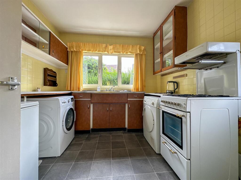 House in Stoke-on-Trent - More