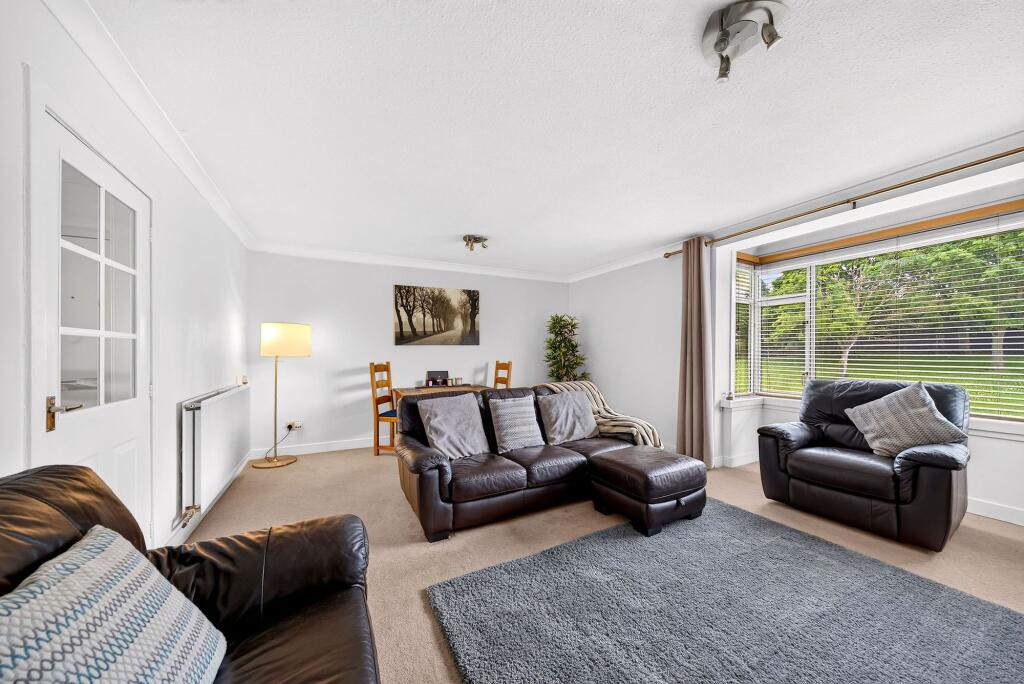 Apartment in Edinburgh, East Craigs - View 2