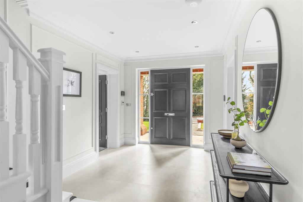 House in Slough, Gerrards Cross - View 5