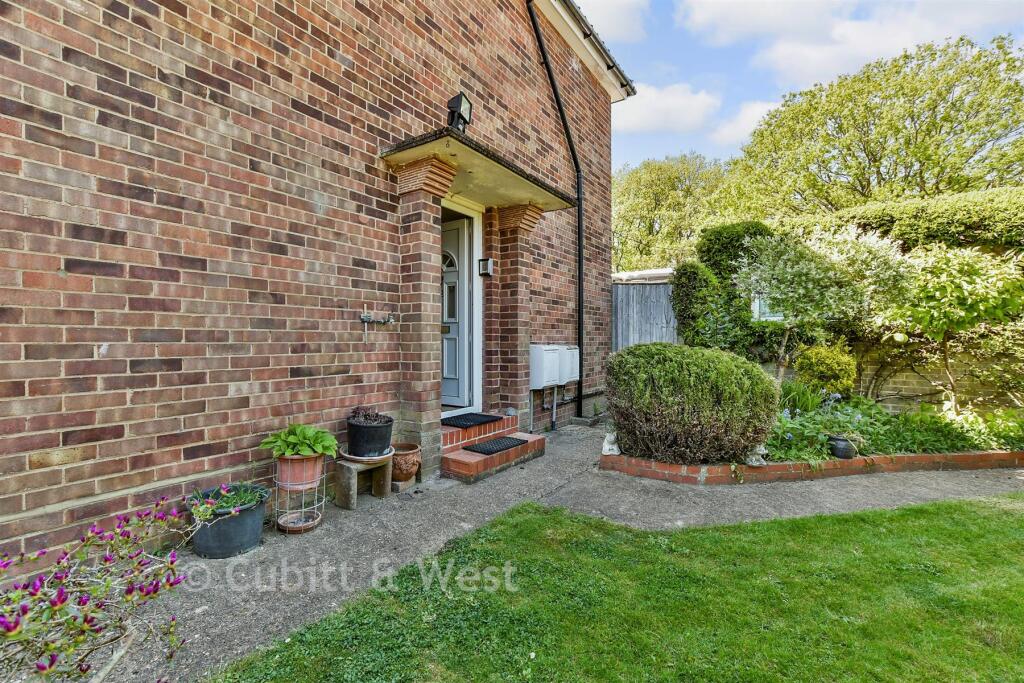 Ridge Close, Strood Green, Betchworth, Surrey photo 4