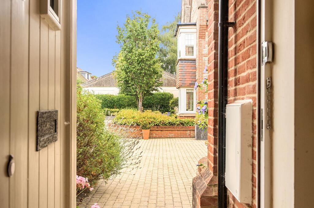 6, Florence Court, Wilton, SP2 photo 4