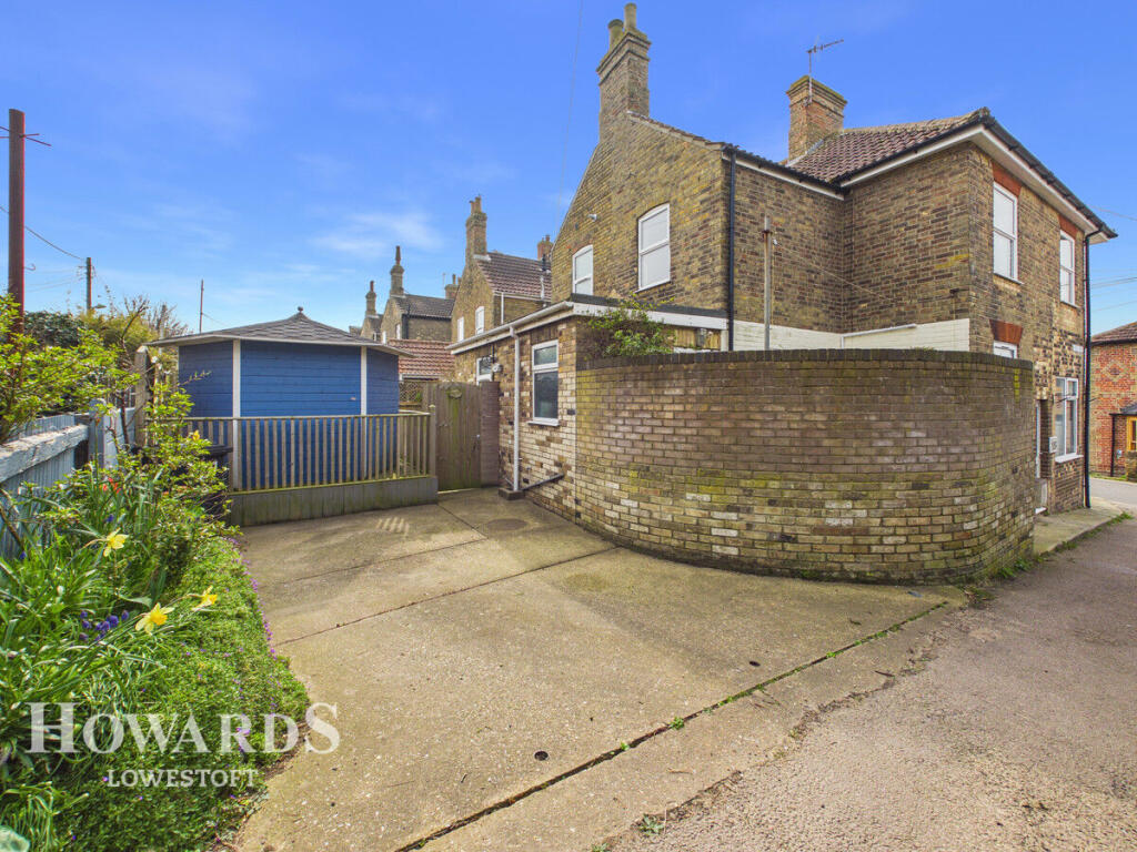 Church Road, Kessingland photo 5