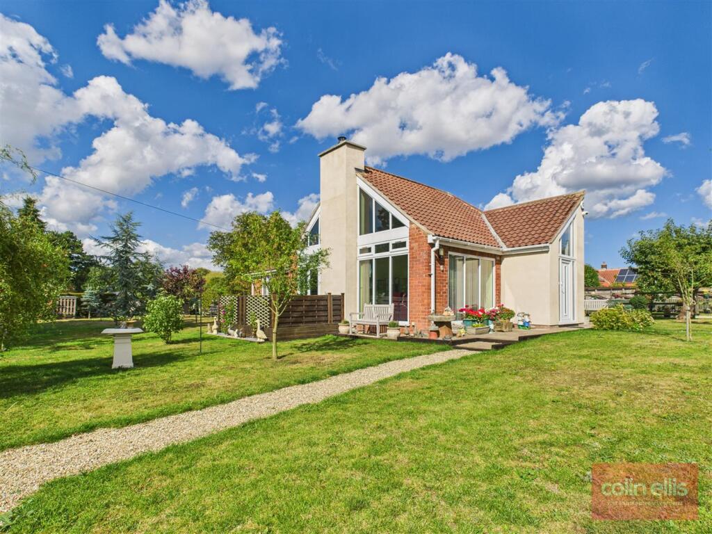 3-bed detached on Garth End Road, West Ayton, Scarborough, £485,000