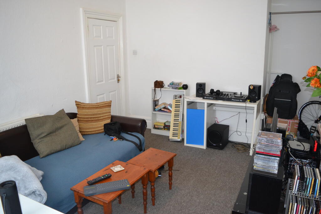 6 bedroom terraced house for rent