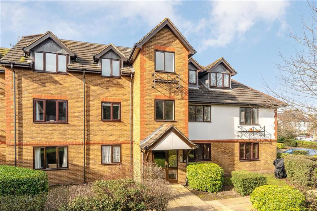 Main image of property: Marksbury Avenue, Kew