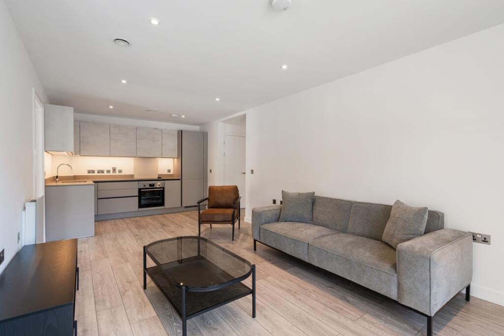 Apartment in Slough, Slough Trading Estate, Chalvey - View 3