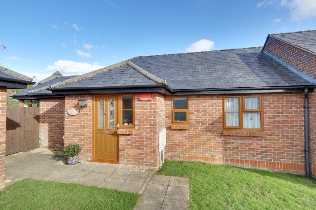 2-bed semi-detached on Ludcombe, Denmead, £390,000