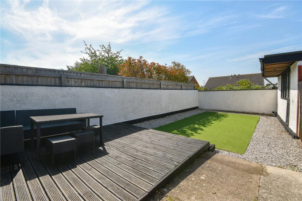 Cloverfield Gardens, Little Sutton, Ellesmere Port photo 3