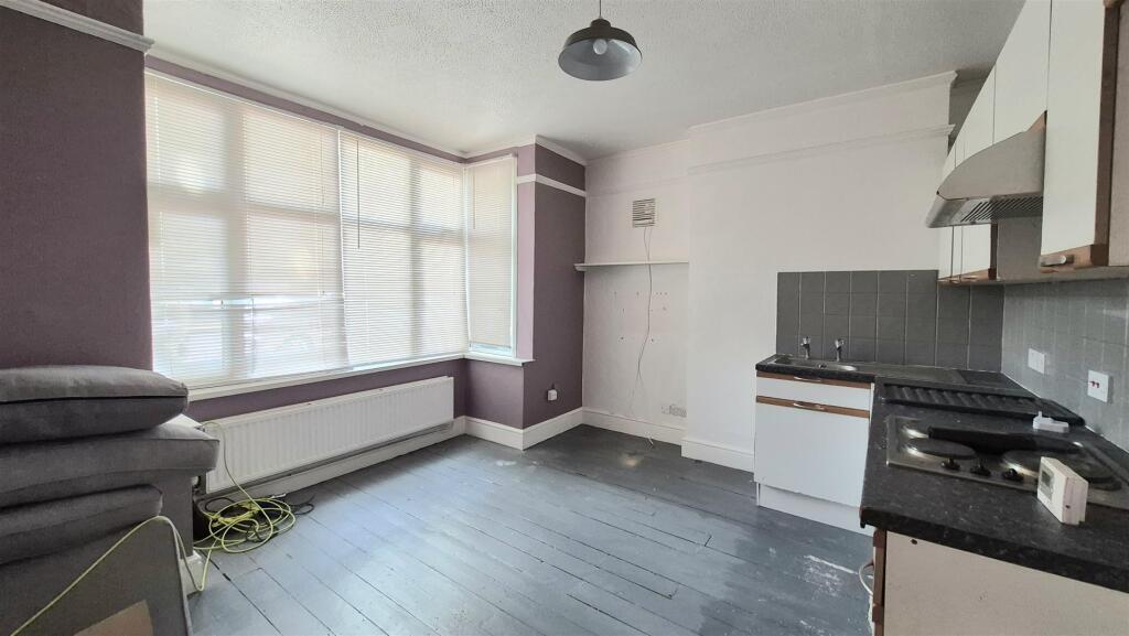 House in Milton Keynes, Bedford - View 2