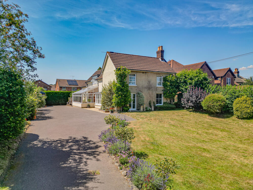 Main image of property: Botley Road, Fair Oak, Hampshire
