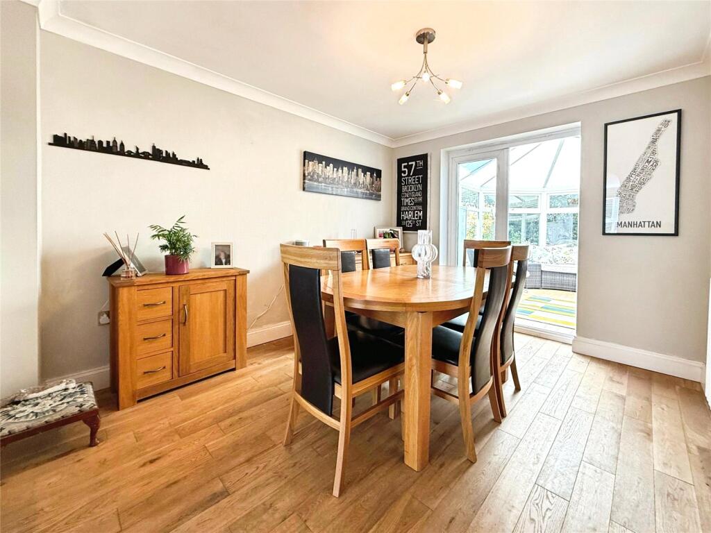 House in Crowthorne, Oakham Park, Wokingham - View 4