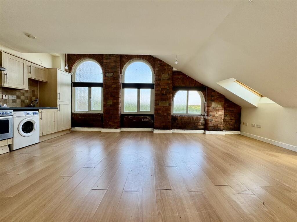 Apartment in Kirklees, West Yorkshire - More