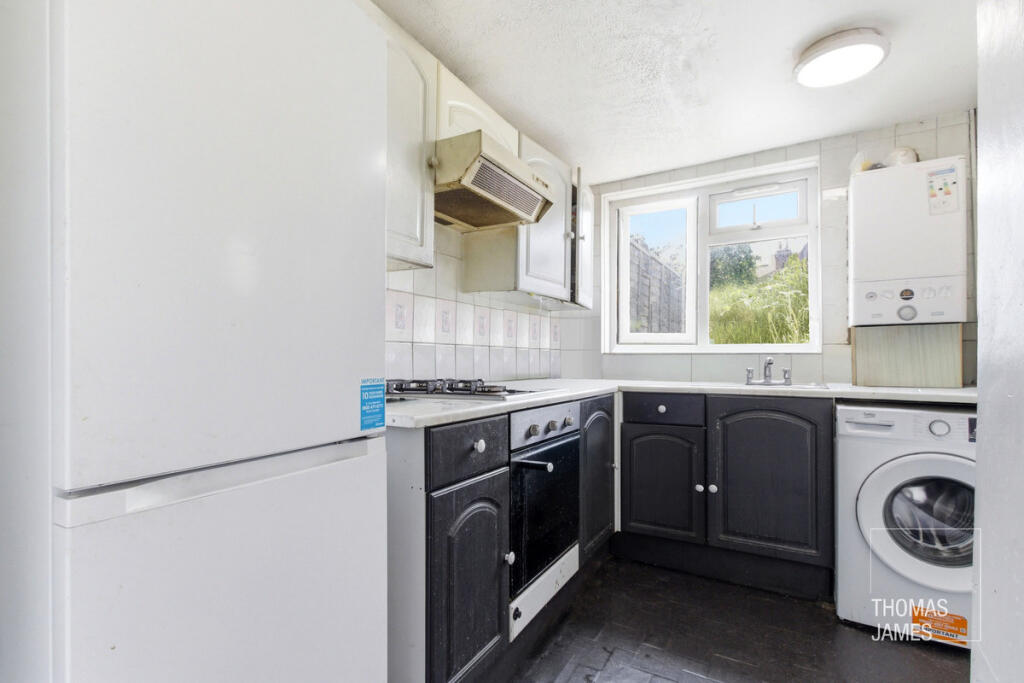 House in London, Upper Edmonton, Edmonton - View 3
