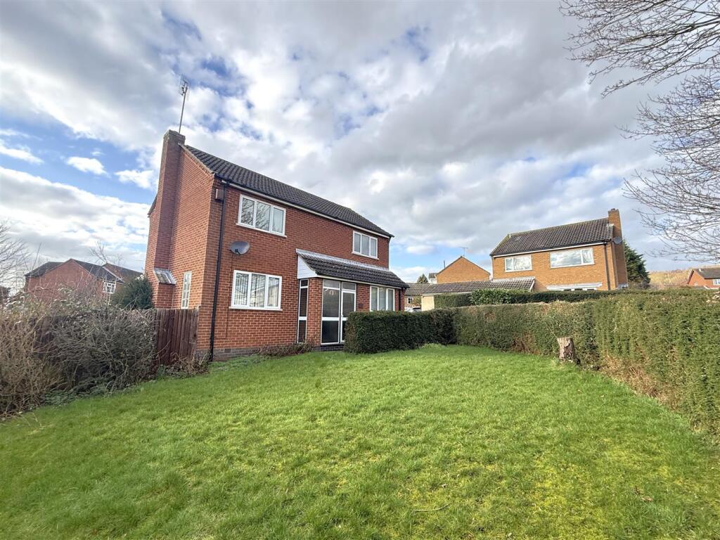 3-bed detached on Clay Street East, Burton-On-Trent, £250,000