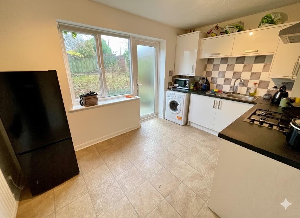Heron Drive, Luton, Bedfordshire, LU2 7LZ photo 4