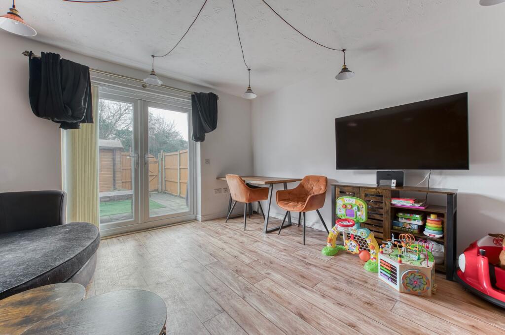 Bullfinch Drive, Harleston photo 2