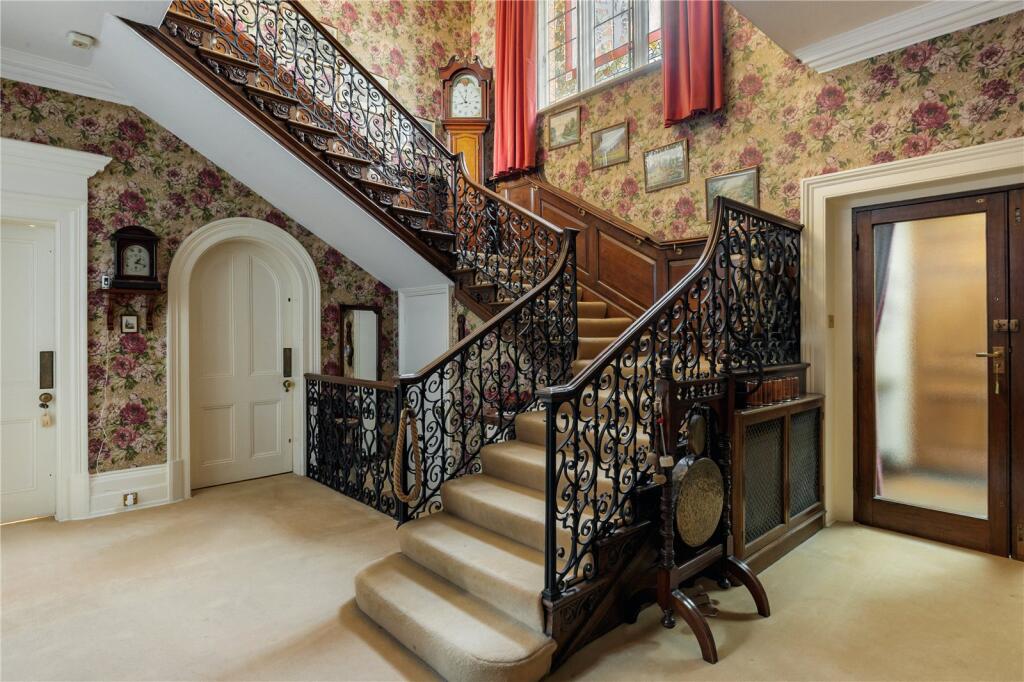 House in Hertsmere, Elstree and Borehamwood - View 4