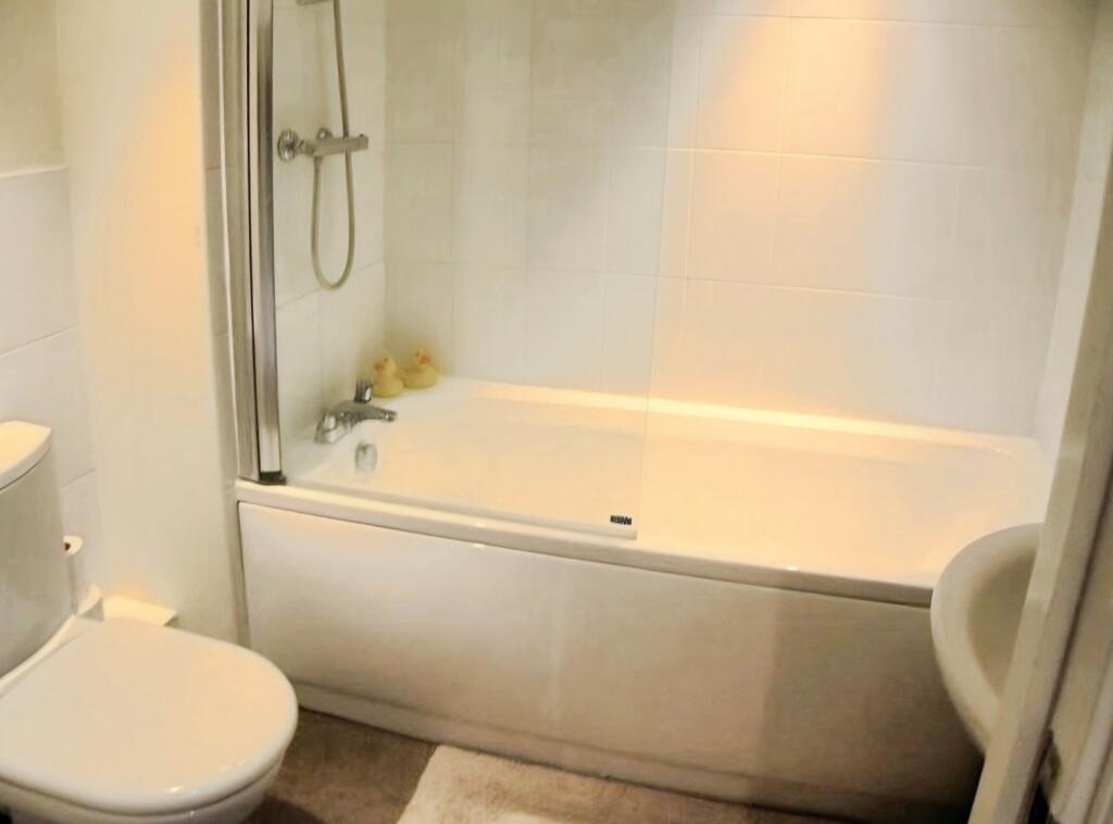 Apartment in Worcester, Worcestershire - View 5