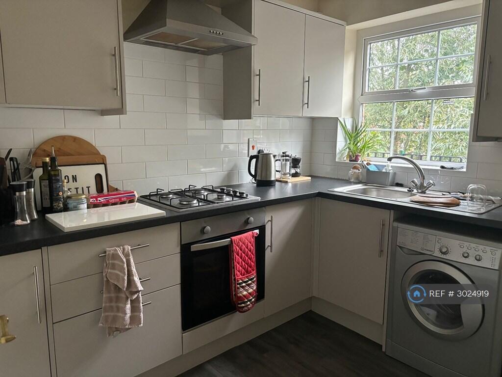 Apartment in Macclesfield, Cheshire East - View 3