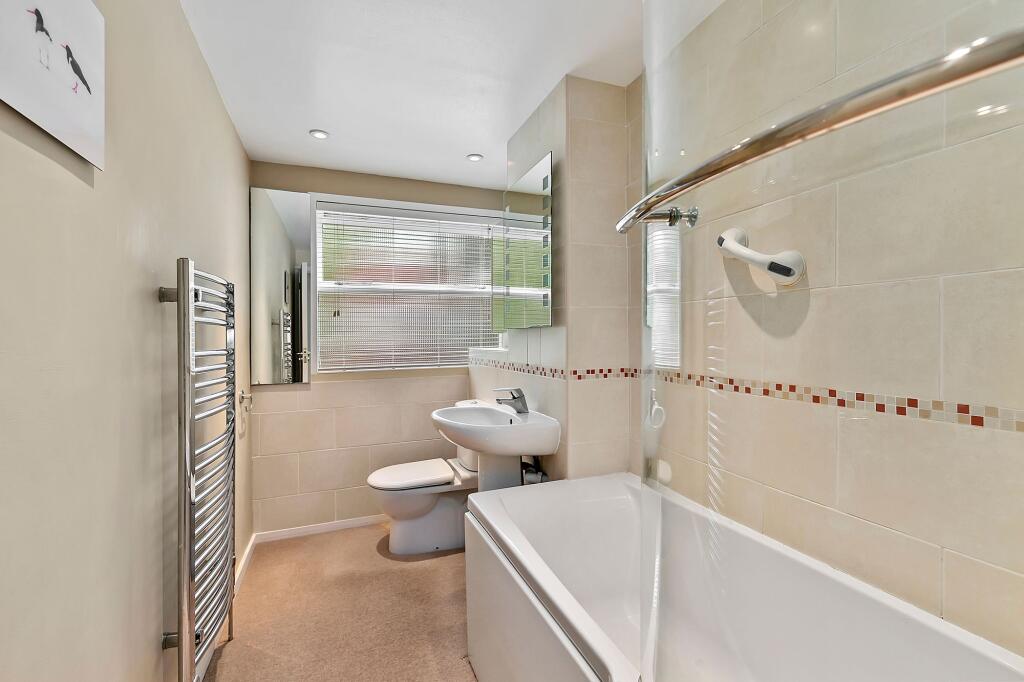 Apartment in Richmond, Ham - View 4