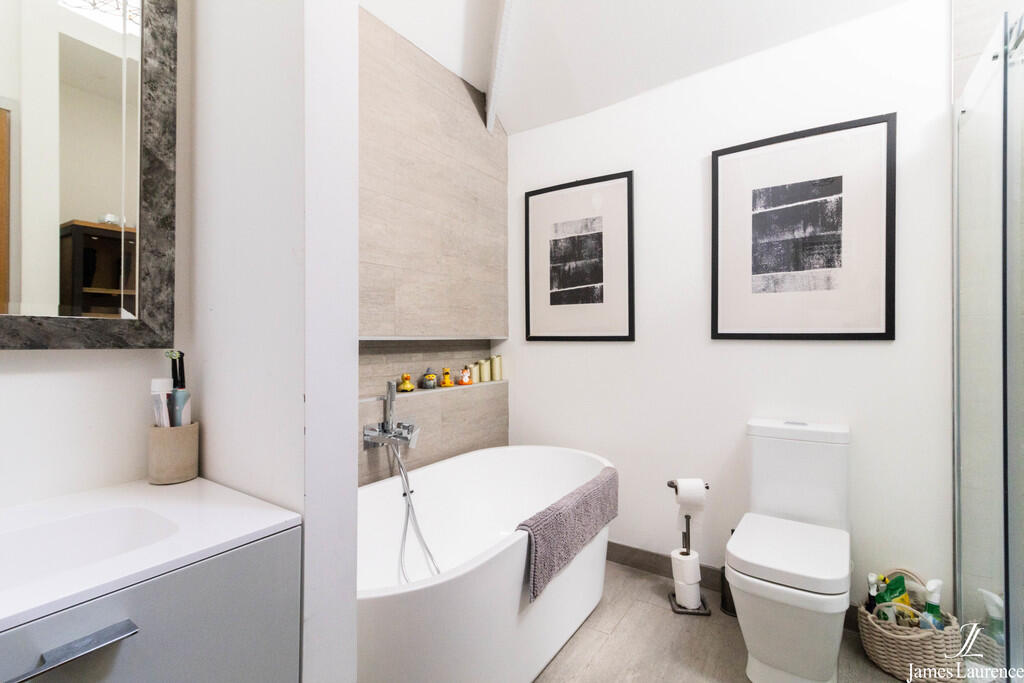 2 bedroom mews property for rent