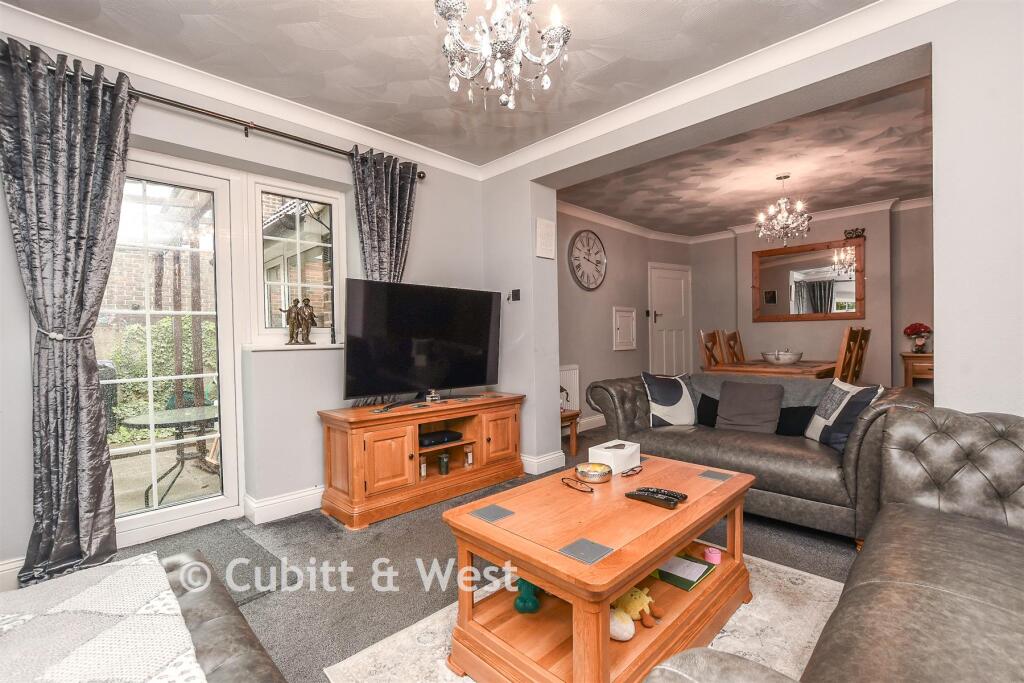 House in Reigate and Banstead, Merstham - View 4