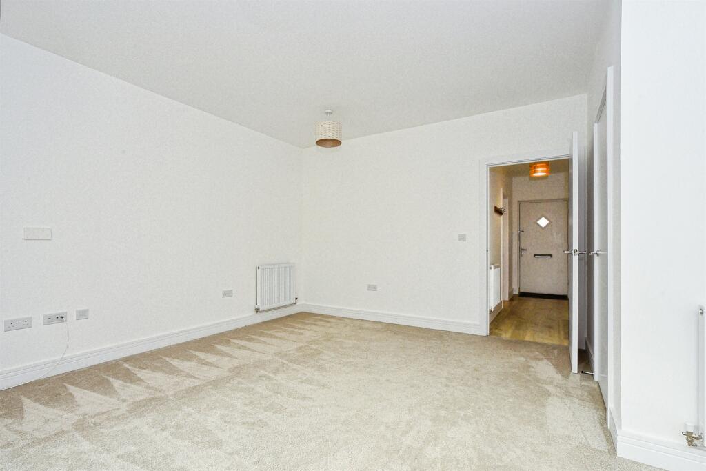 Prince Drive, Shrivenham, Swindon photo 4