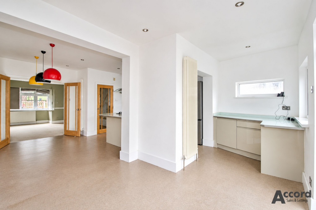 House in London, Collier Row - More