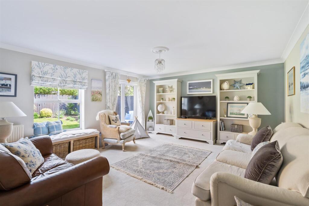 Castell Close, Hilperton photo 2