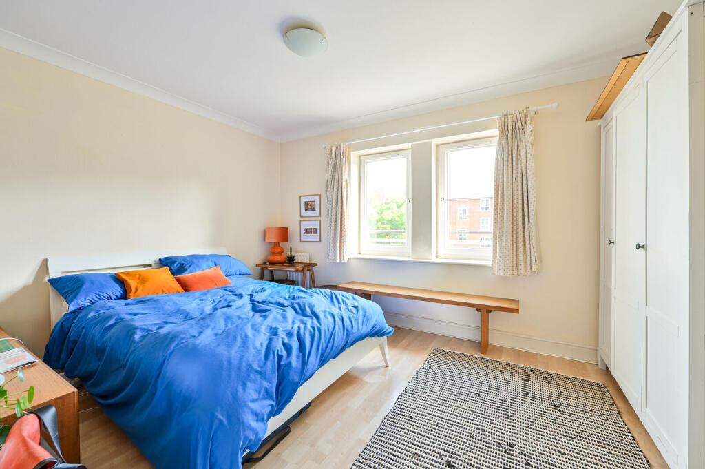 House in London - View 5