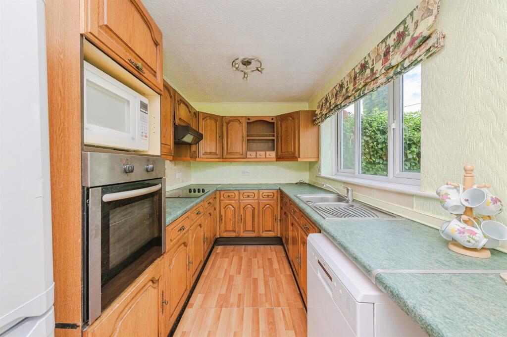 Orchard Close, Dosthill, Tamworth - More