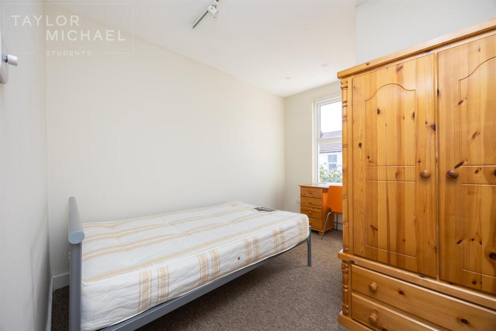 6 bedroom terraced house for rent