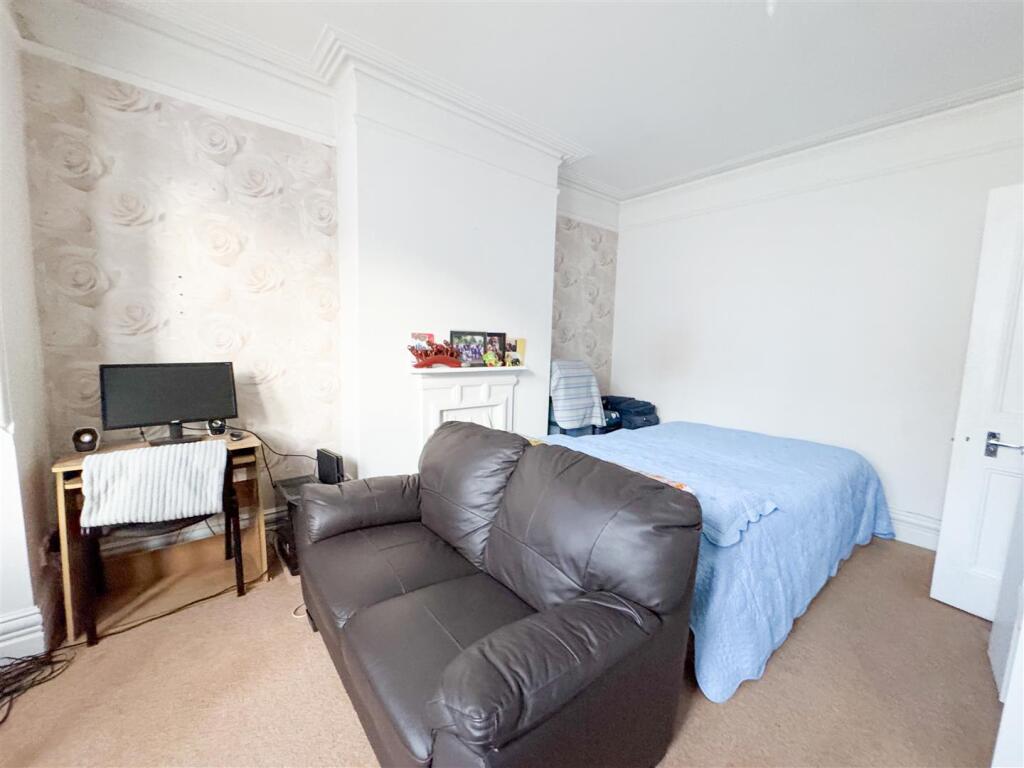 Brightwell Avenue, Westcliff-on-Sea photo 4