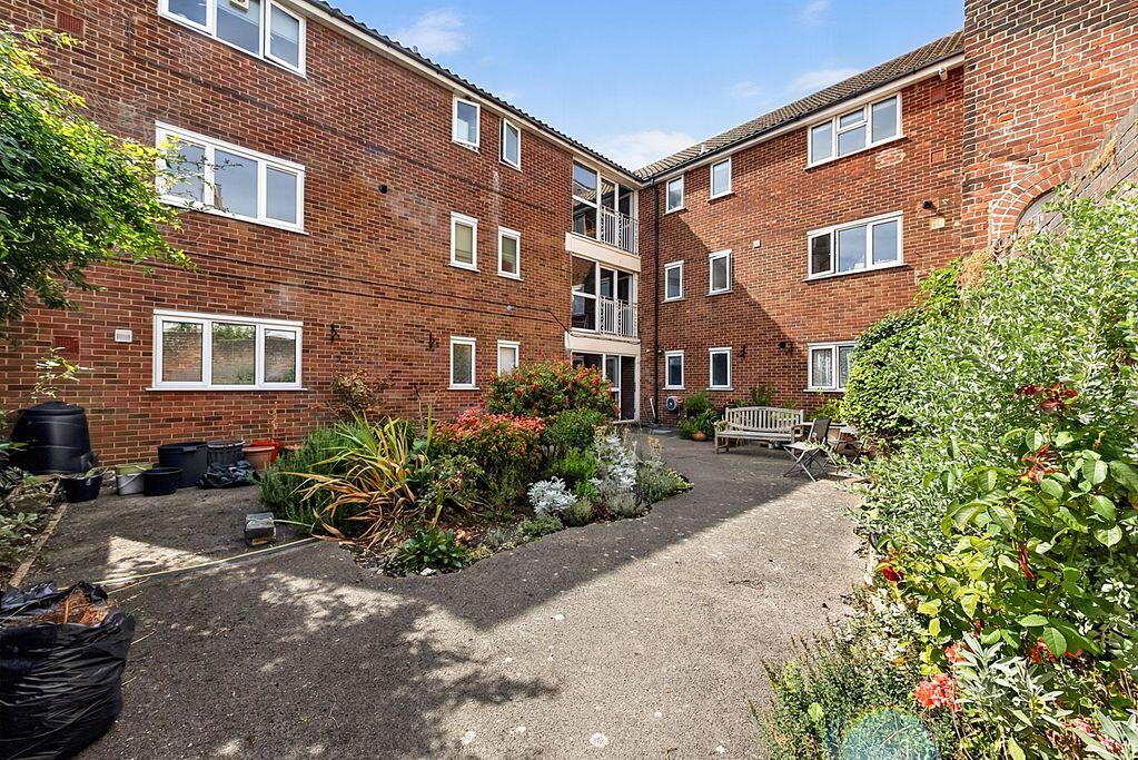 Apartment in Portsmouth - More
