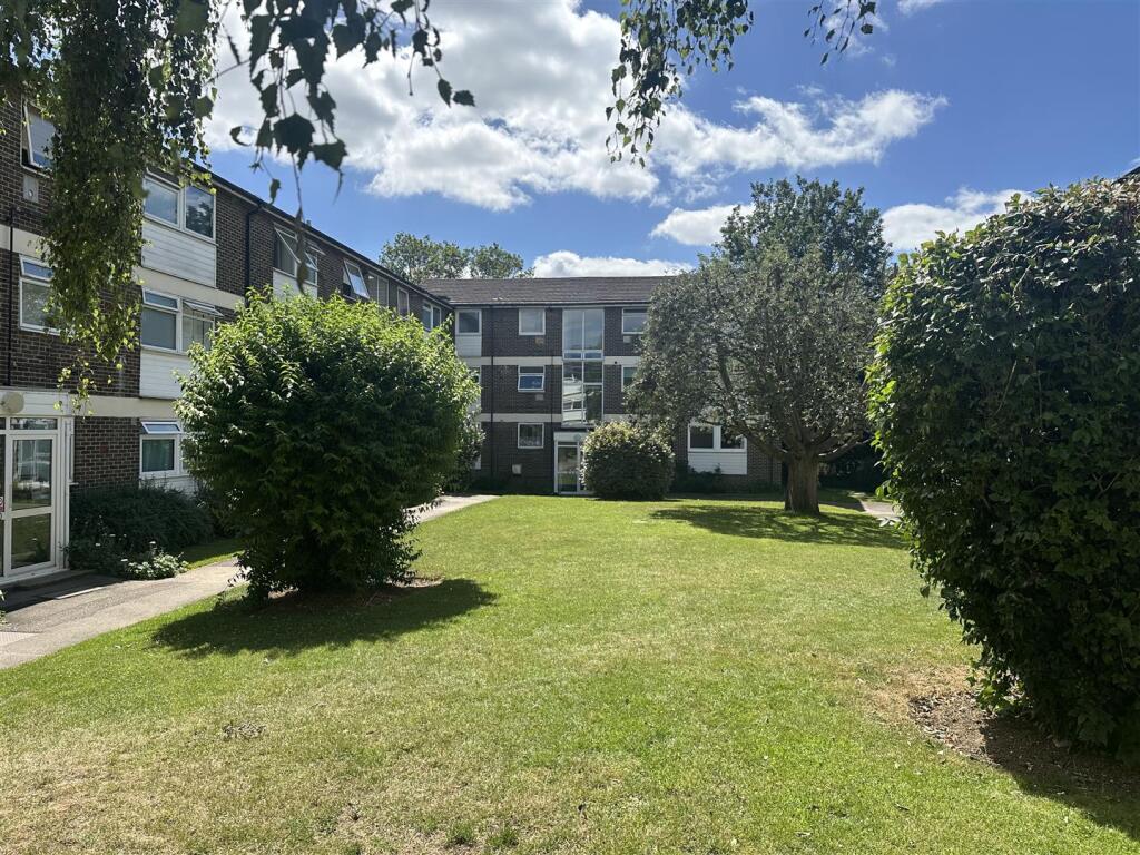Apartment in Maidstone, Kent - View 3