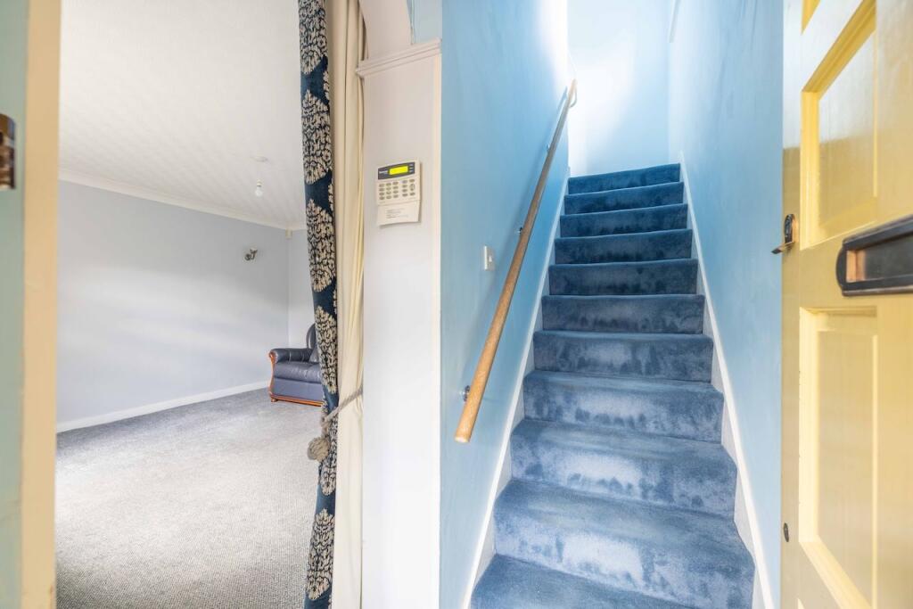 House in Slough - View 2