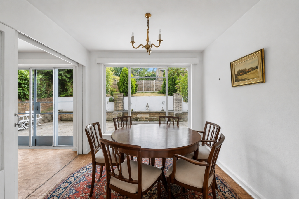 House in Reigate and Banstead, Surrey - View 4