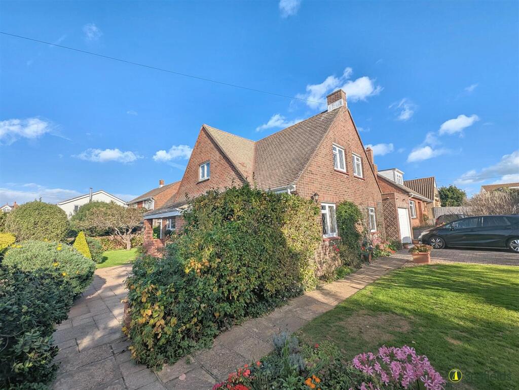 Main image of property: Seaview Lane, Nettlestone, PO34 5DJ