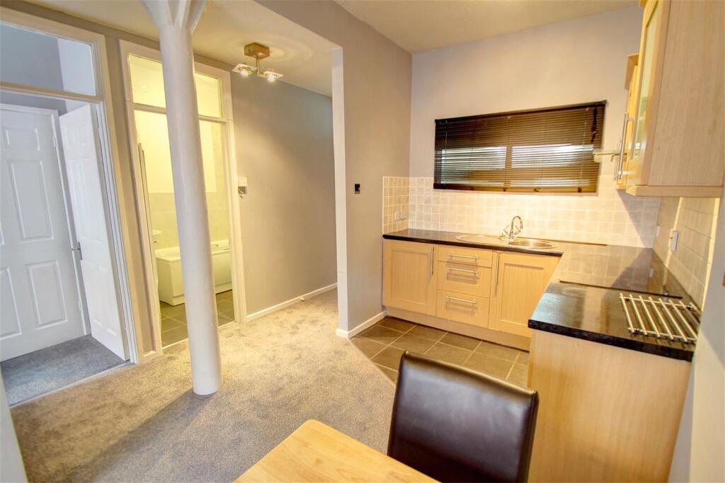 Apartment in Newcastle upon Tyne - View 5