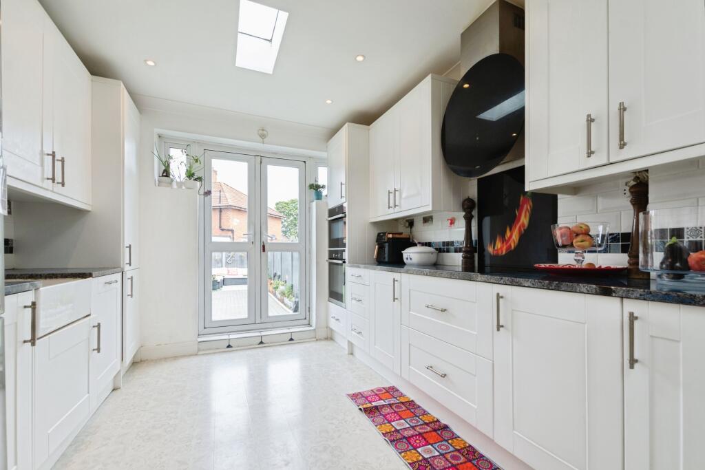 House in Sutton - View 5
