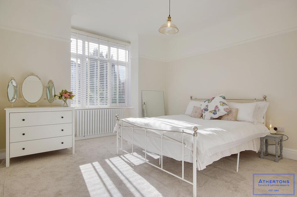 Apartment in Bournemouth, Moordown - View 3