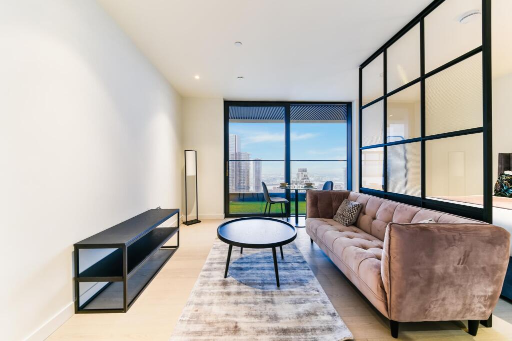 Main image of property: Hobart Building, Wardian, London, E14