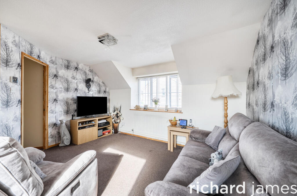 House in Swindon, Middleleaze, West Swindon - More