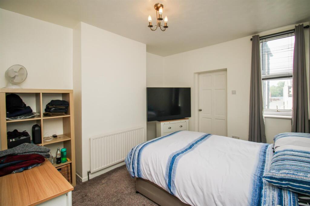 House in Wakefield - View 5