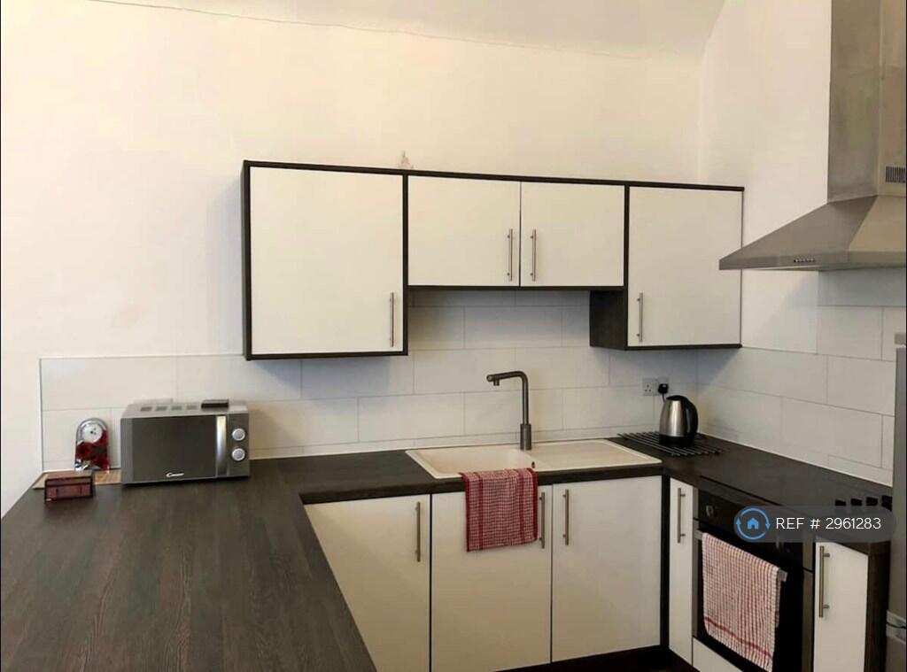 Apartment in Hull - View 5